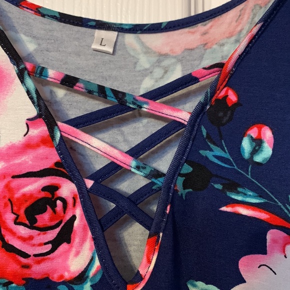 Blue tank top with pink flowers v neck with criss cross straps above size large - Picture 2 of 5